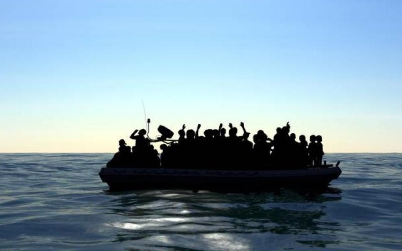 μετανάστες στη θάλασσα