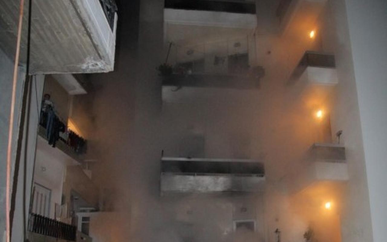 Μεγάλη φωτιά σε διαμέρισμα στην οδό Μάχης Κρήτης στο Ηράκλειο