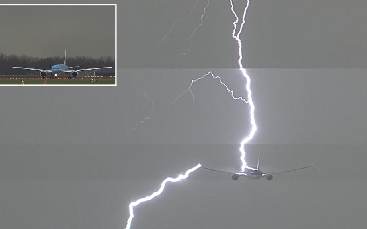 καταιγίδα Κιάρα-κεραυνός χτυπάει αεροπλάνο