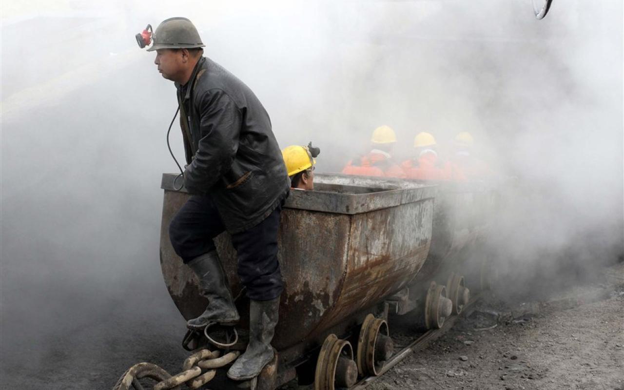 Ένας νεκρός και 200 εγκλωβισμένοι σε ανθρακωρυχείο στη Τουρκία