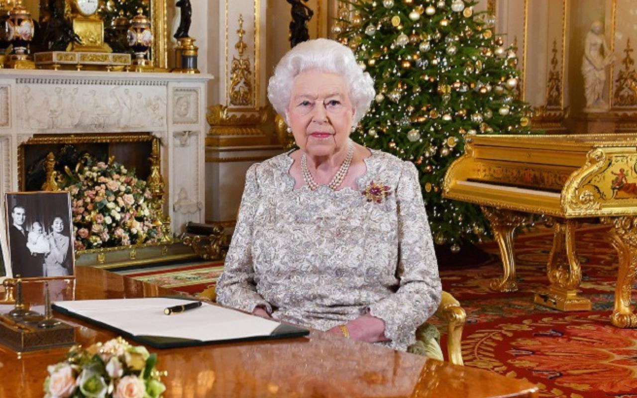 Το χριστουγεννιάτικο έθιμο που αρνείται να τηρήσει η Βασίλισσα Ελισάβετ  .jpg