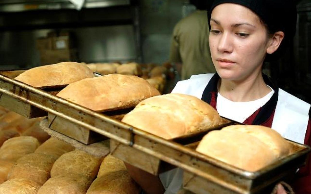 Οι έλληνες έκοψαν και το ψωμί - Τι δείχνει πανελλαδική έρευνα των αρτοποιών