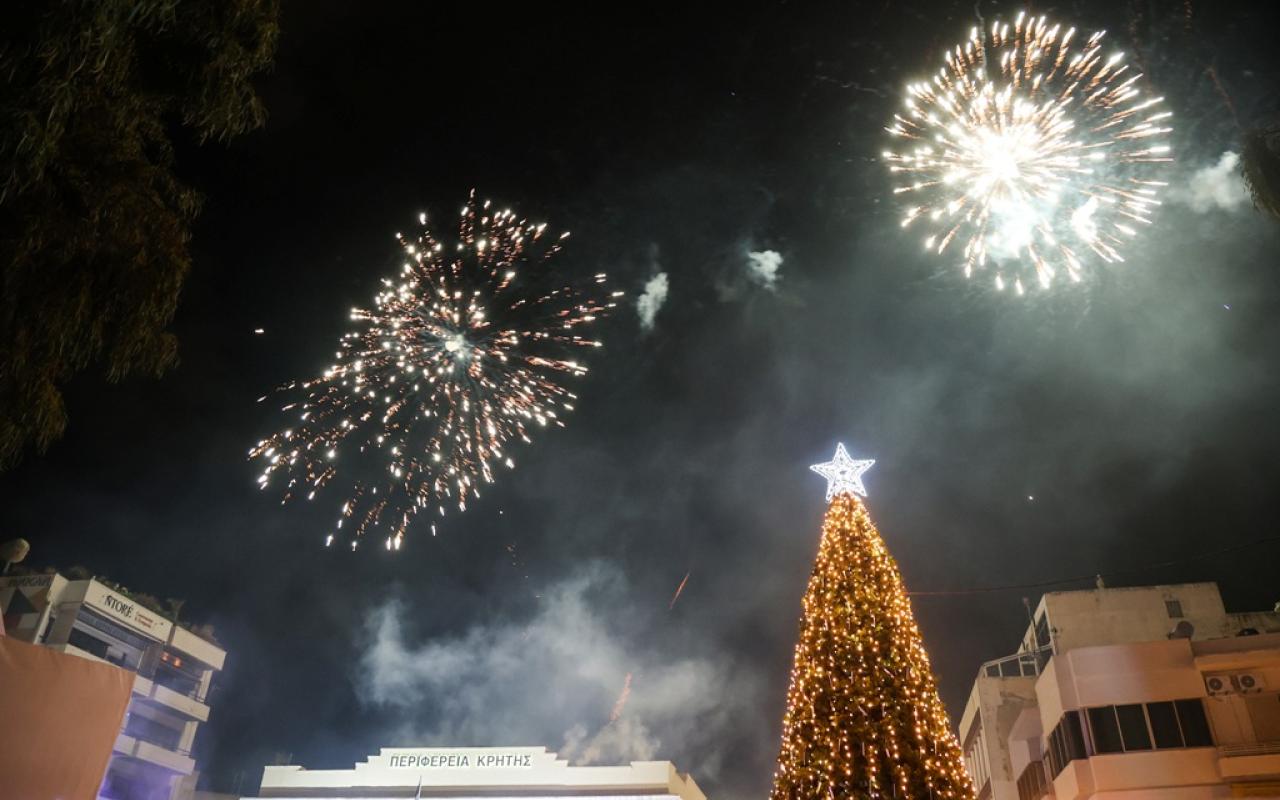 Το Χριστουγεννιάτικο Δέντρο στο κέντρο του Ηρακλείου.