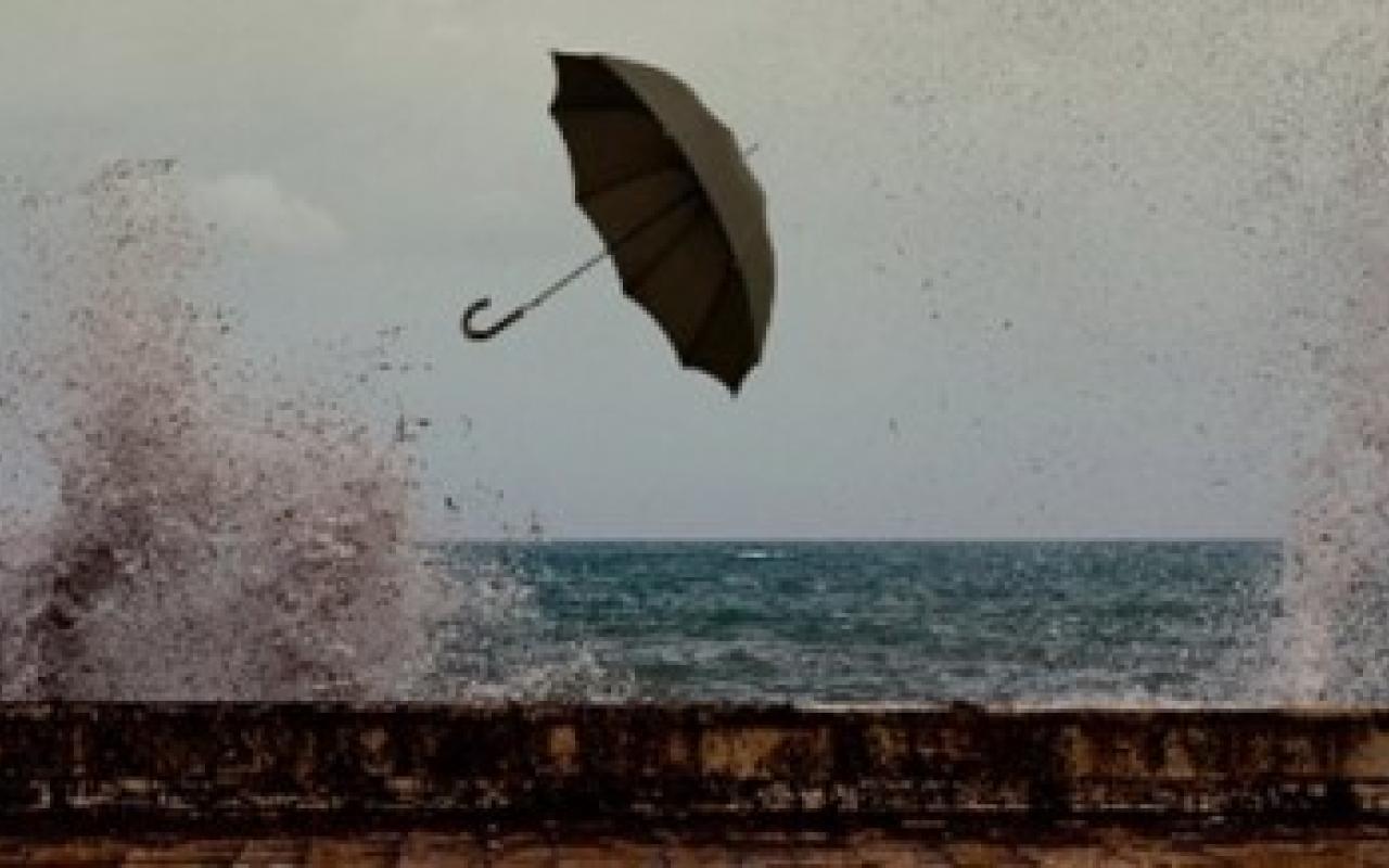 Σε κλοιό κακοκαιρίας το Ηράκλειο - Καταρρακτώδης βροχή και ισχυροί άνεμοι