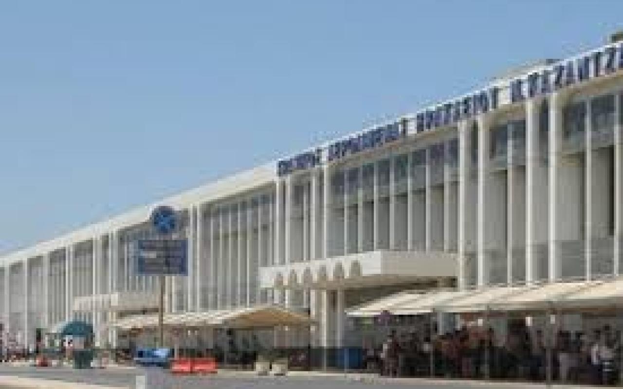 Ηράκλειο: Με παράνομους αλλοδαπούς ταξιδιώτες γέμισε το αεροδρόμιο 