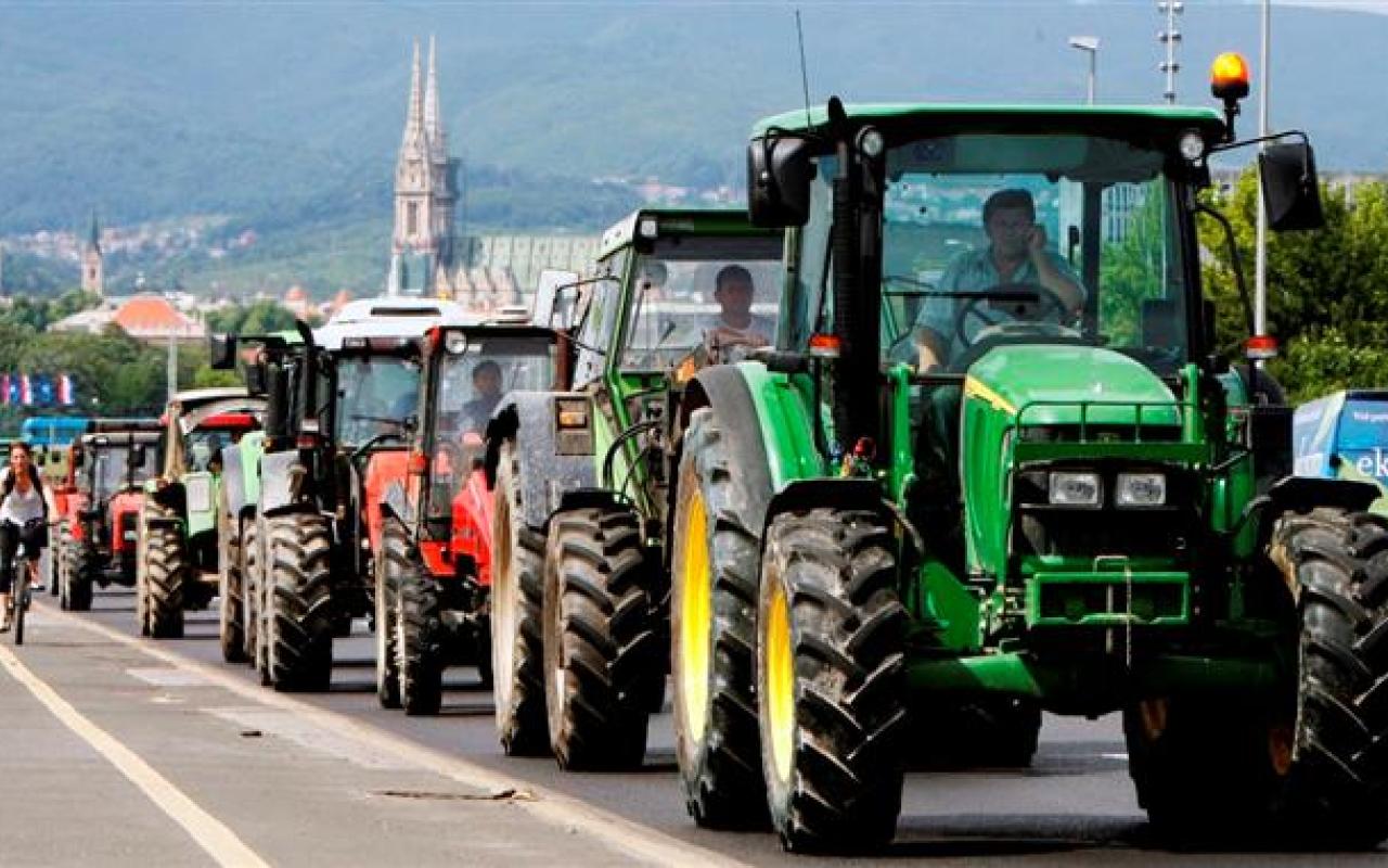 Διανομή ρυζιού στους οδηγούς από τους αγρότες της Θεσσαλονίκης