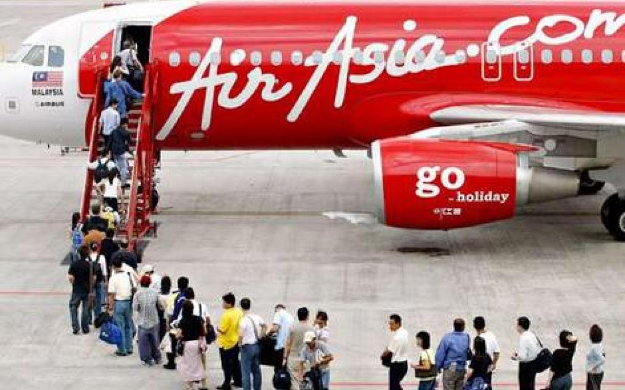 Δεκαμελής οικογένεια σώθηκε ως εκ θαύματος από τη μοιραία πτήση της AirAsia