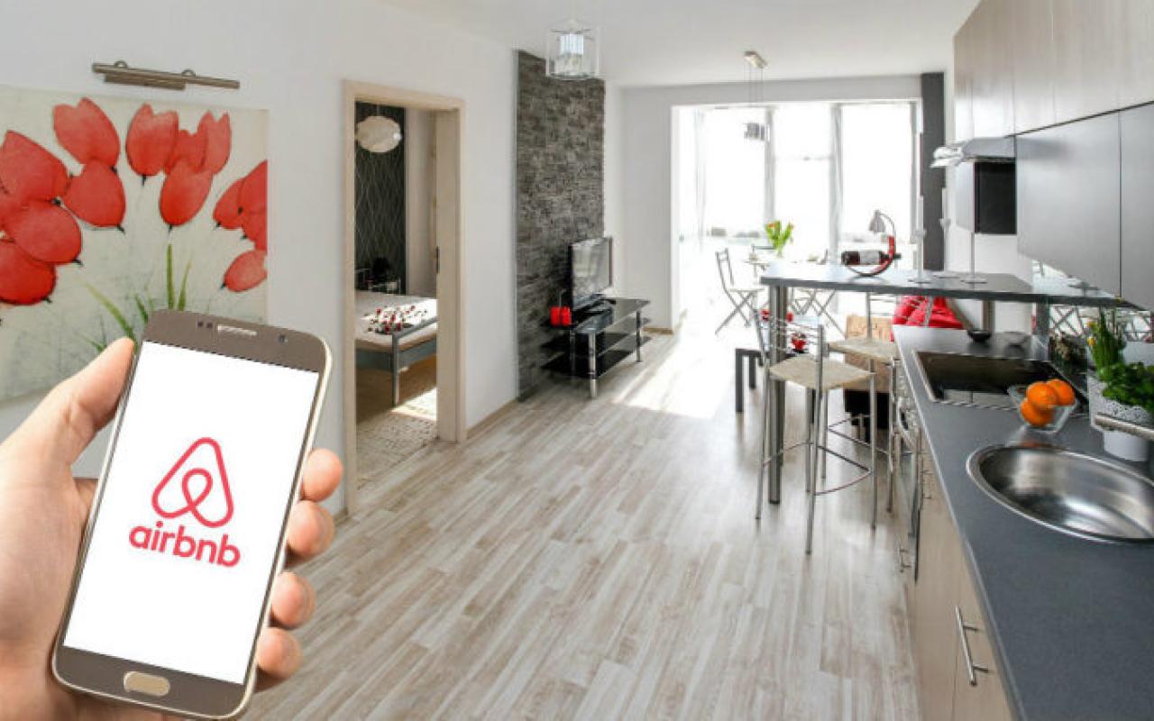 airbnb-house_logo.jpg