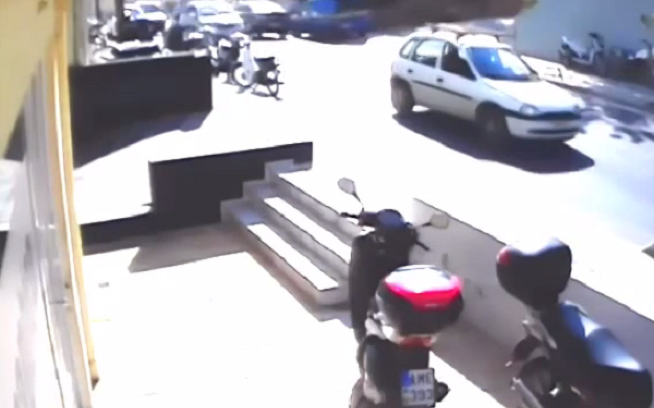 Δείτε σε βίντεο την περίεργη ανατροπή ενός αυτοκίνητου στο Ρέθυμνο 