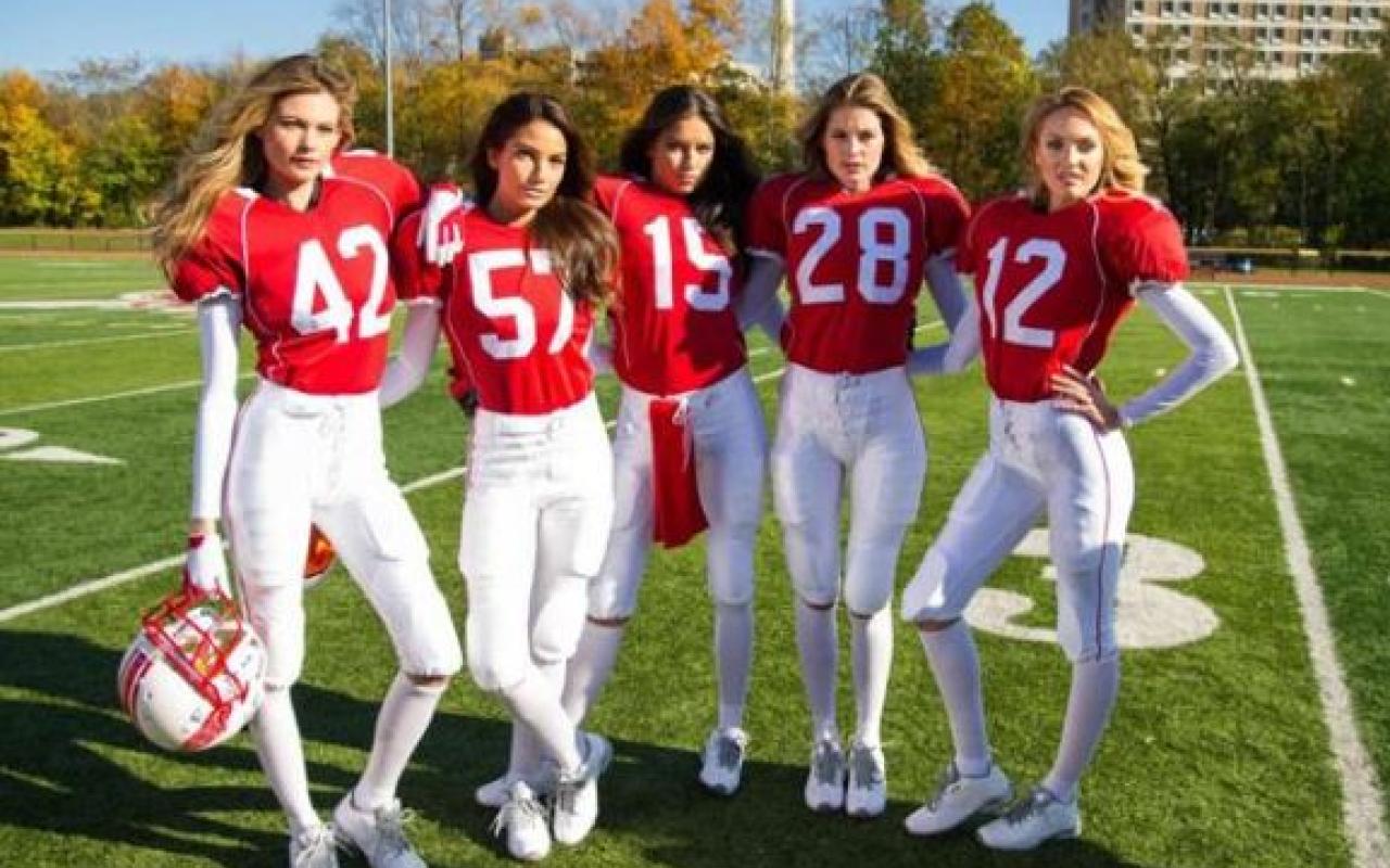 &#039;Οταν οι Άγγελοι της Victoria Secret παίζουν αμερικάνικο ποδόσφαιρο! (βίντεο)