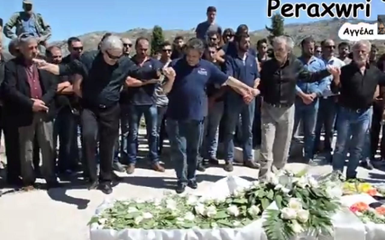 Ανώγεια: Ο συγκλονιστικός αποχαιρετισμός του Μερτζομανώλη (βίντεο)