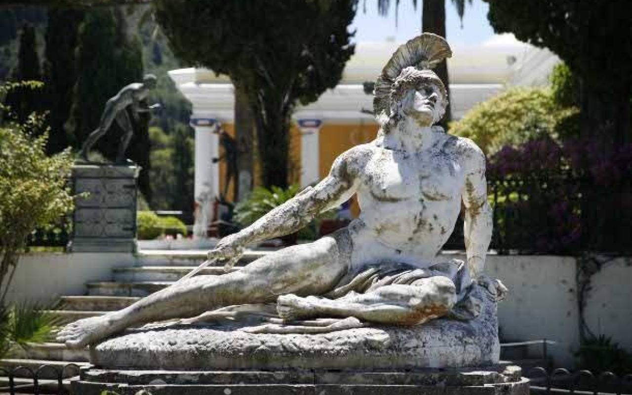 Μνημεία χαρακτηρίστηκαν τα μαρμάρινα γλυπτά του Αχίλλειου στην Κέρκυρα