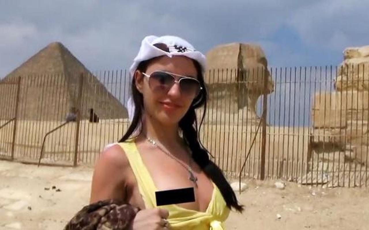 Γύρισαν... πορνό στις πυραμίδες της Αιγύπτου