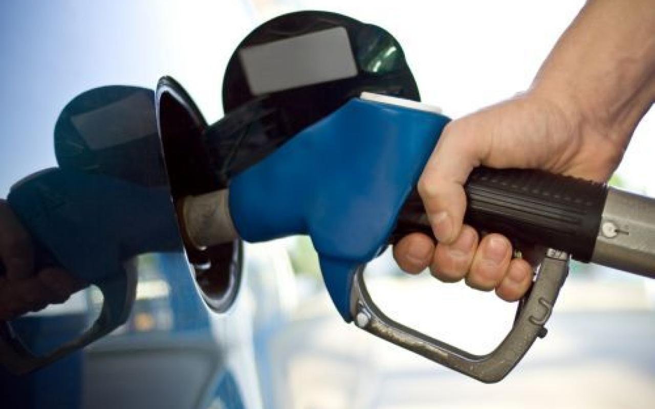 Πληρώνουμε την πέμπτη πιο ακριβή βενζίνη στον κόσμο!