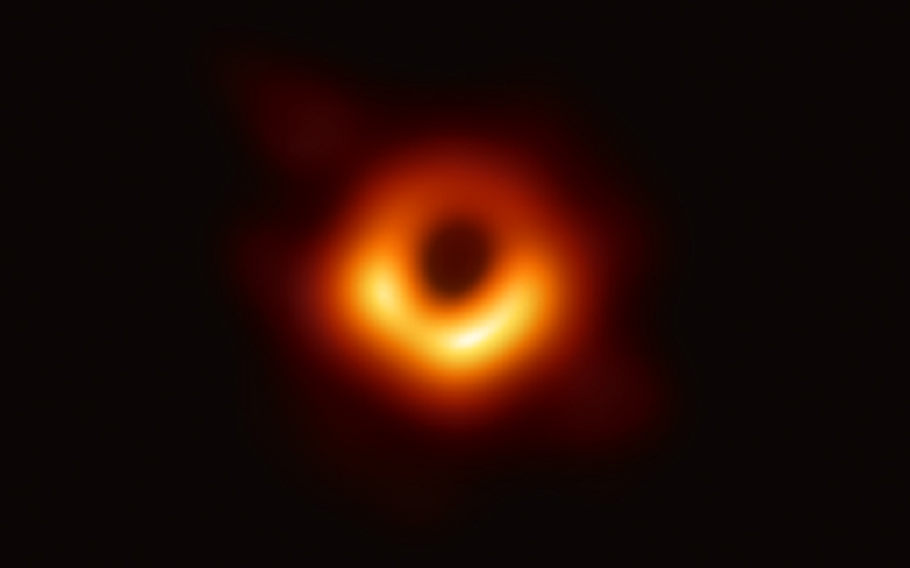 μαύρη τρύπα