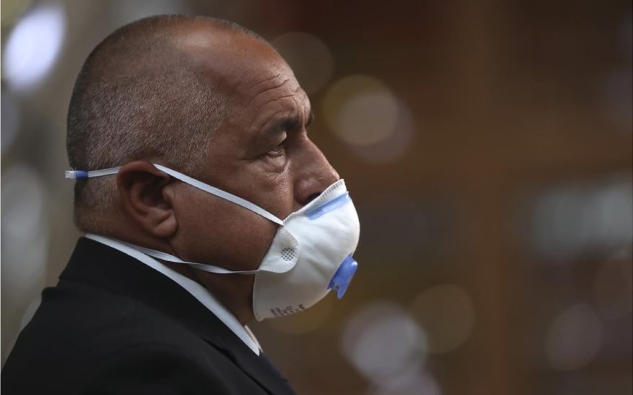Ο Βούλγαρος πρωθυπουργός Μπόικο Μπορίσοφ φορά μάσκα με φίλτρο