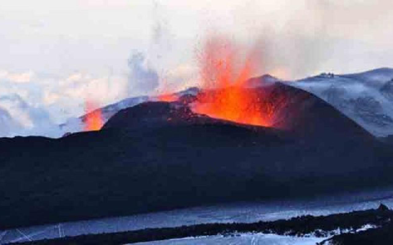Ισλανδία: Νέα έκρηξη του ηφαιστείου Μπαρνταρμπούνγκα