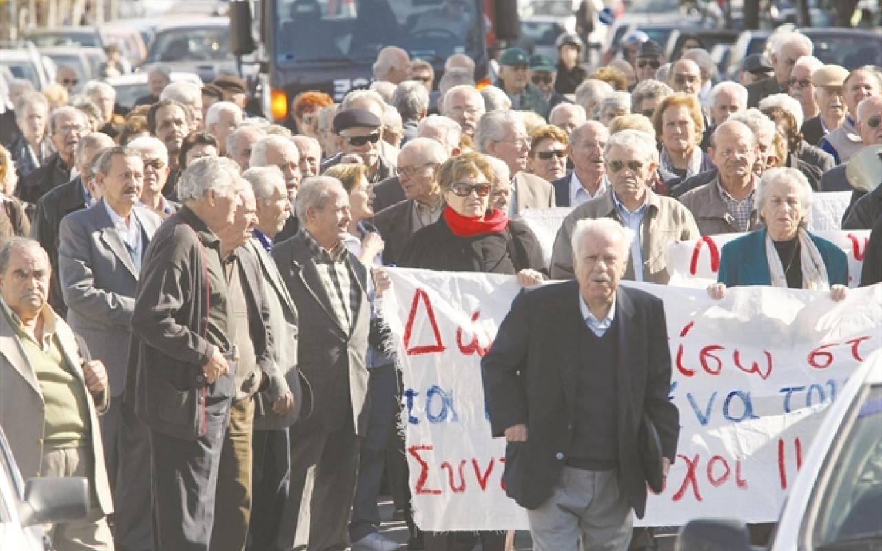 Και οι συνταξιούχοι ΙΚΑ του Ηρακλείου στην κατάληψη του κτίριου του ΕΟΠΥΥ