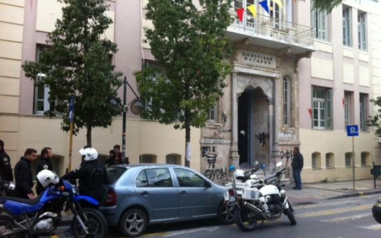 Δικαστήρια Ηρακλείου:  Άκουσαν την απόφαση κι επιχείρησαν να εισβάλλουν στα γραφεία των Δικαστών