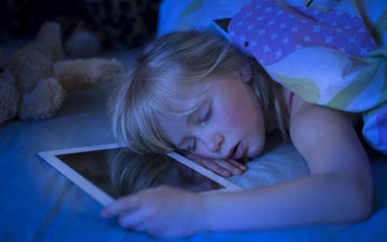 Η ψηφιακή ανάγνωση δημιουργεί προβλήματα στον ύπνο