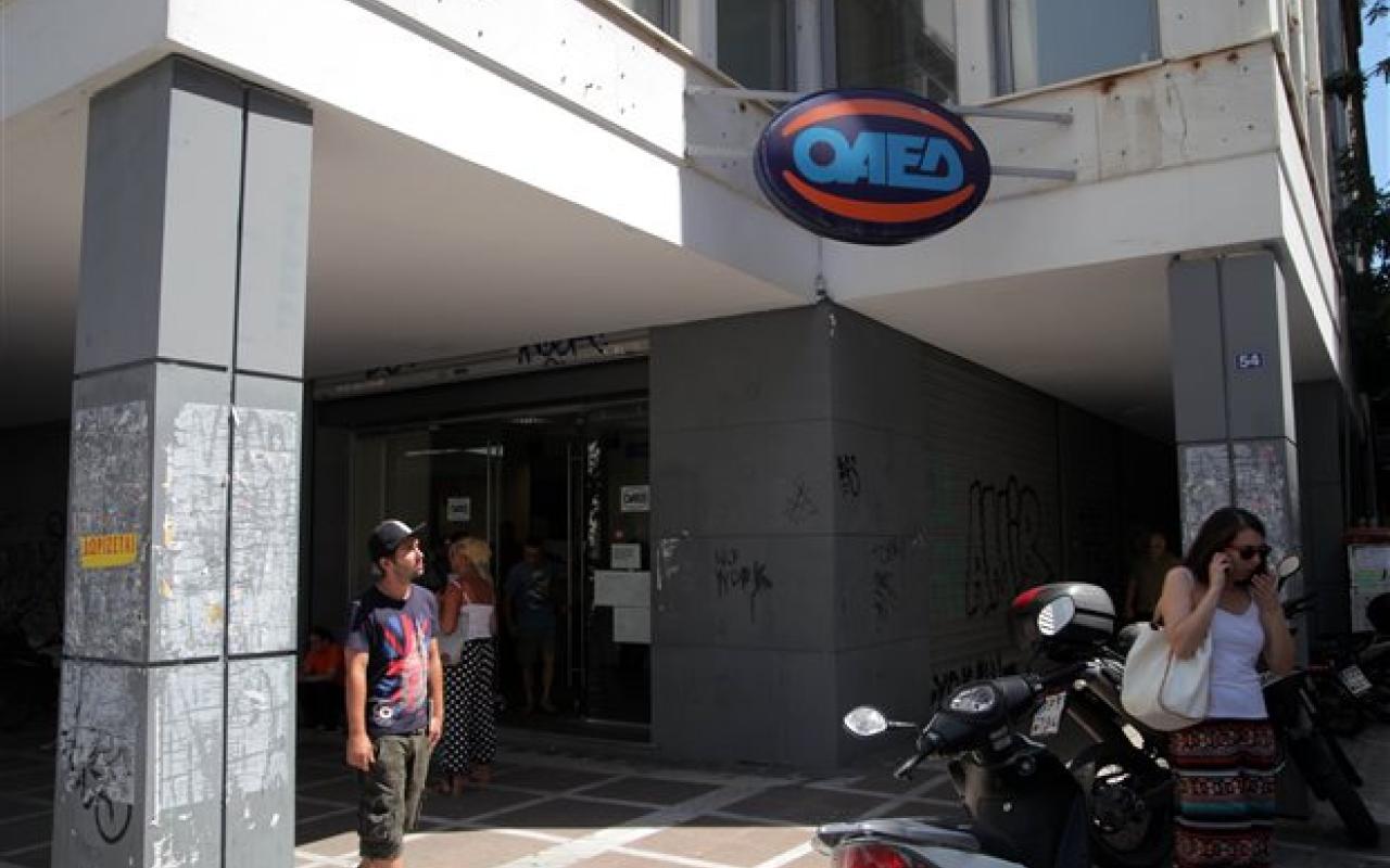 Μία ανάσα πριν το ένα εκατομμύριο οι εγγεγραμμένοι άνεργοι στην Ελλάδα