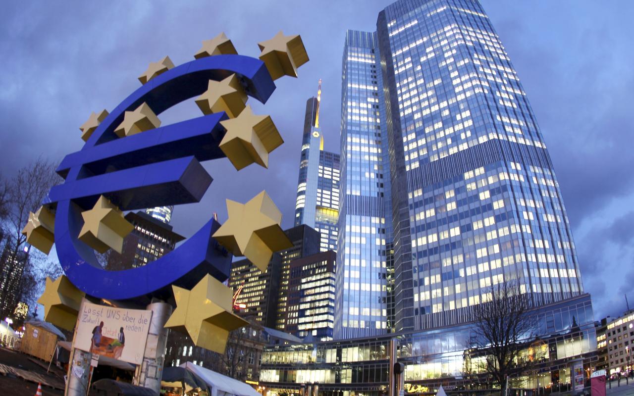 Δεν θα αγοράσει ελληνικά ομόλογα η ΕΚΤ, γράφει το Der Spiegel