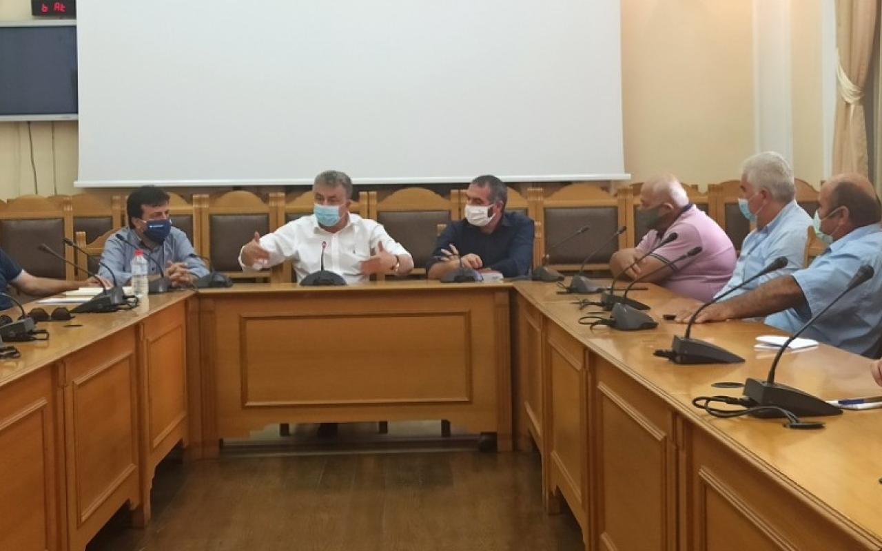 Συνάντηση εργασίας στην Περιφέρεια Κρήτης για την ελαιοκομική περίοδο και την προστασία από το δάκο