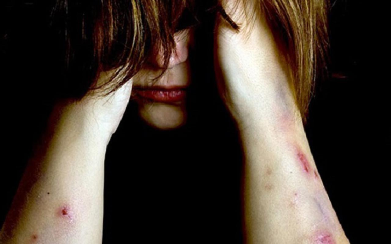 ξυλοδαρμός κακοποίηση ενδοοικογενειακή βία
