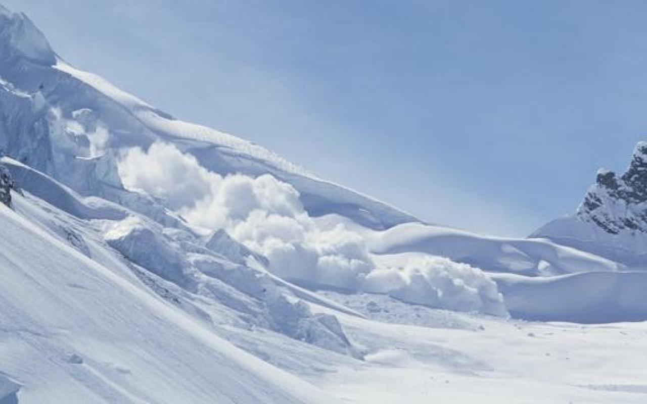 Εννέα νεκροί οδηγοί σέρπα από χιονοστιβάδα στο Έβερεστ