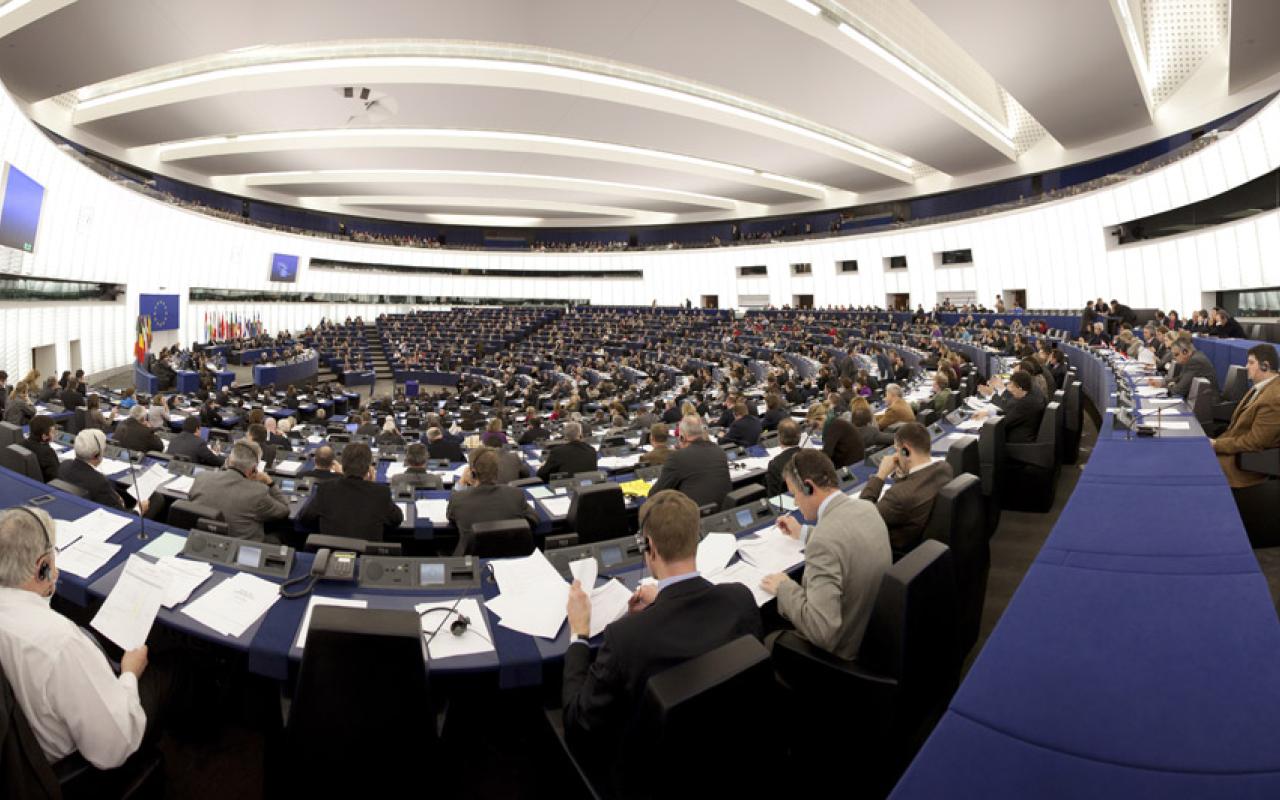 Οι έδρες που μοιράζονται τα κόμματα στην Ευρωβουλή