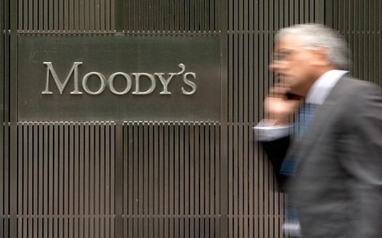 Υποβάθμισε πέντε ελληνικές τράπεζες ο Moody&#039;s