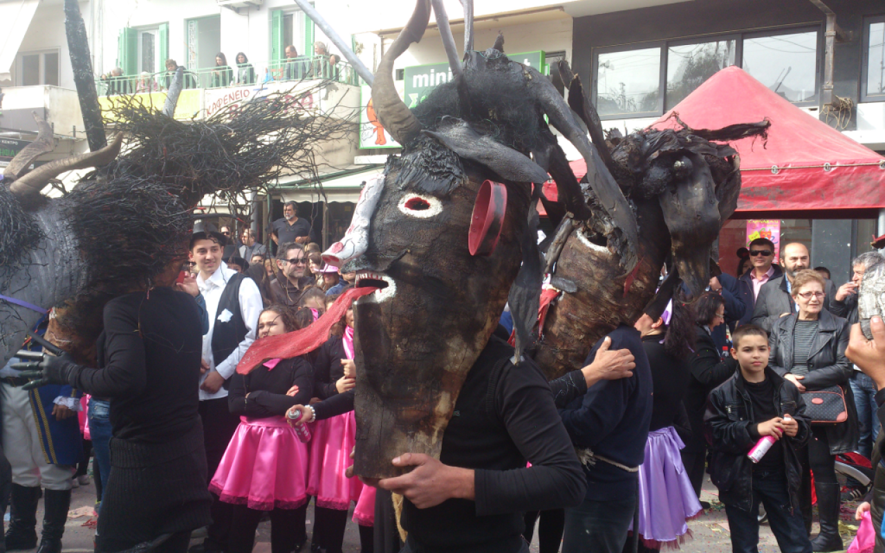 Πλήθος κόσμου ξεφάντωσε στο Καρναβάλι του Δήμου Φαιστού (φωτορεπορτάζ)