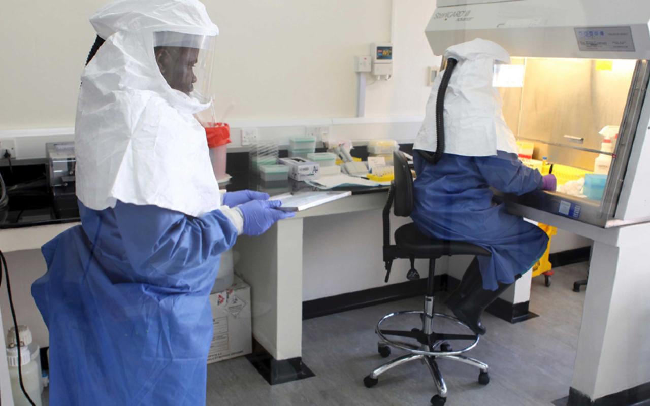 Εξαντλήθηκαν τα αποθέματα φαρμάκων για τον ιό Έμπολα