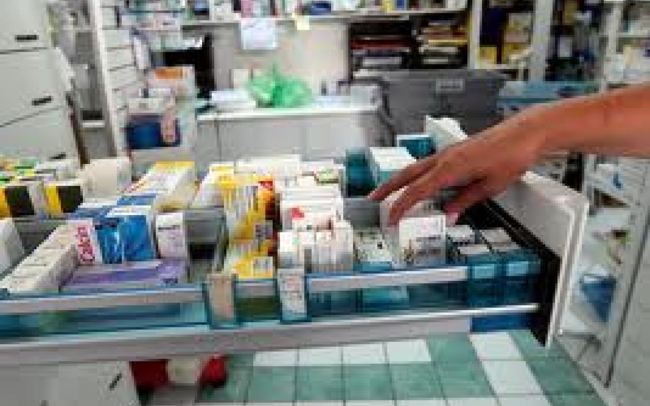 Αντιδρούν οι φαρμακοποιοί για τη μείωση του ποσοστού του κέρδους τους