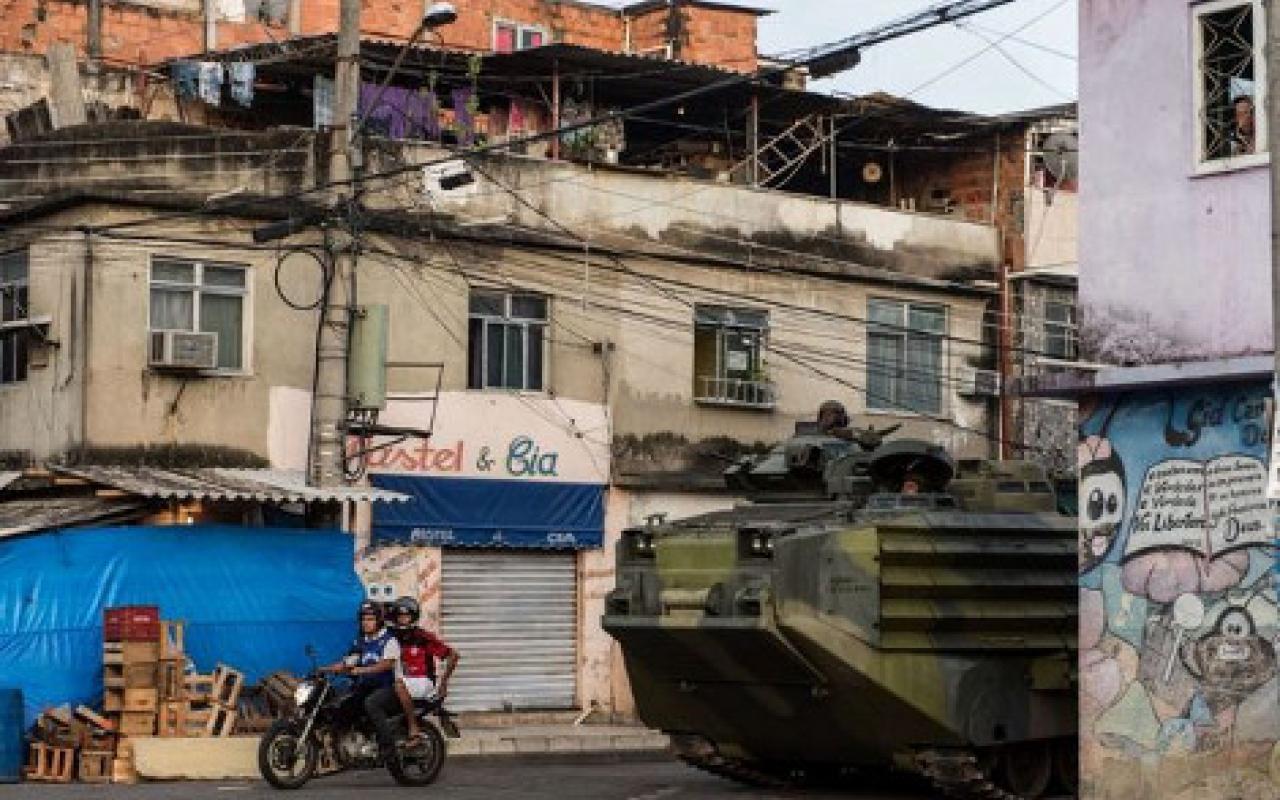 Συγκρούσεις αστυνομίας και συμμοριών στις φαβέλες του Ρίο 