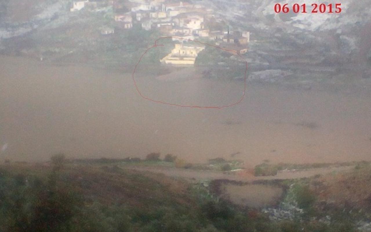 Ανέβηκε επικίνδυνα το νερό στο Φράγμα Αποσελέμη (φωτογραφίες)
