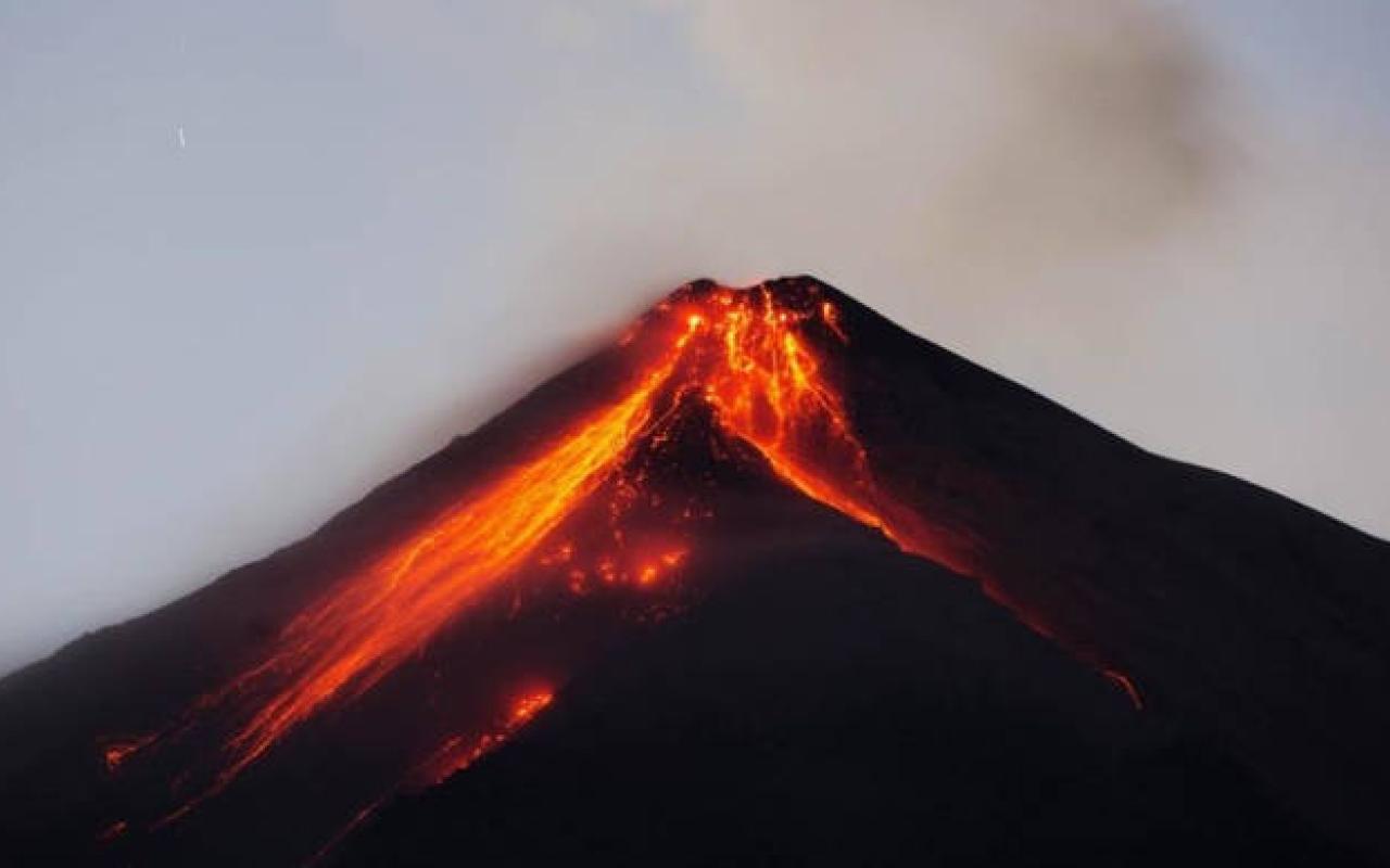 ηφαίστειο φουέγο γουατεμάλα