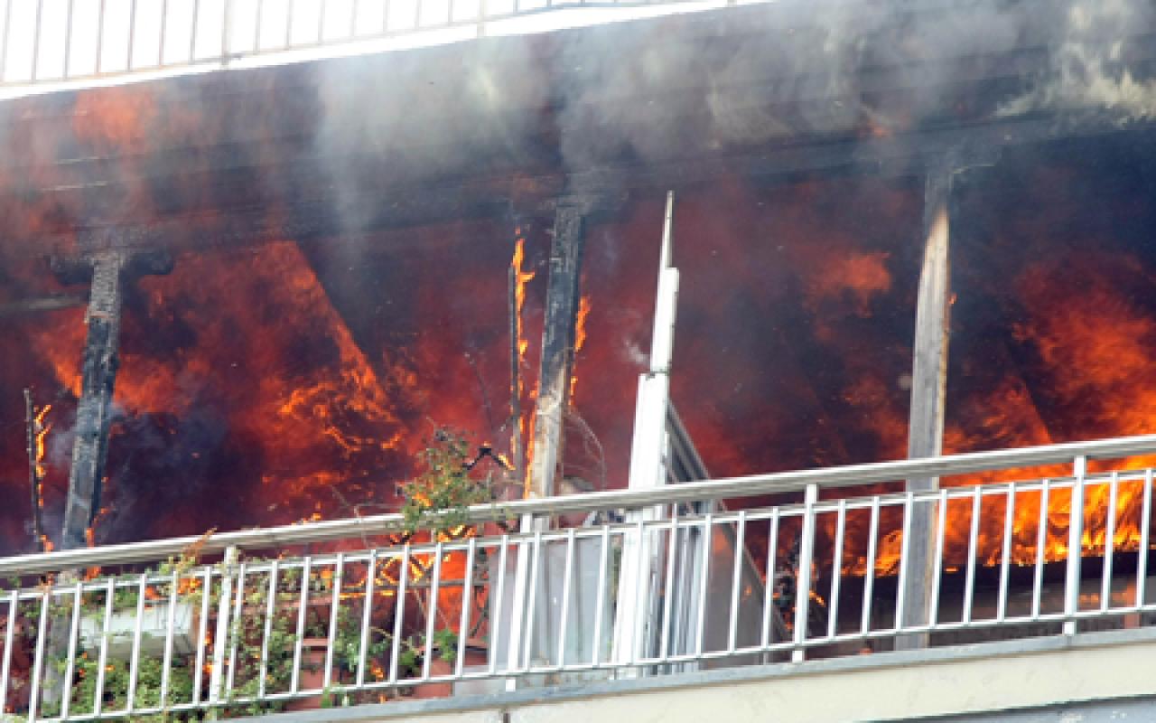 Τραγωδία με τρεις νεκρούς από φωτιά σε διαμέρισμα