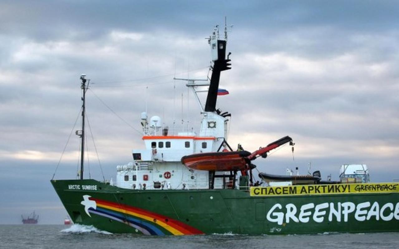 Η Greenpeace εμποδίζει ρωσικό τάνκερ να παραδώσει πετρέλαιο 