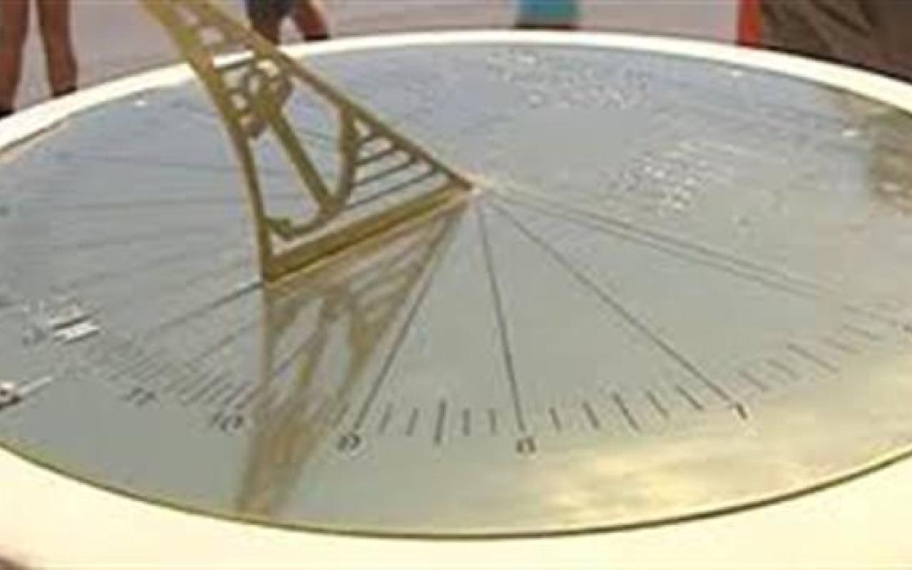Ηλιακό ρολόι έφτιαξαν μαθητές στον Καράβολα