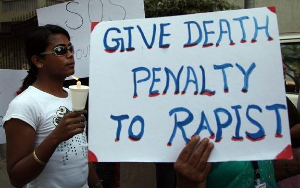 Ινδία: Πέντε συλλήψεις για τον βιασμό και τη δολοφονία των κοριτσιών