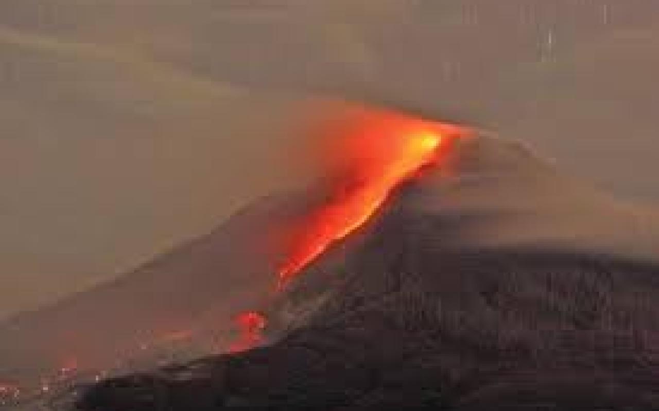 &quot;Ερωτικά αντίσκηνα&quot; για τους πληγέντες από το ηφαίστειο στην Ινδονησία