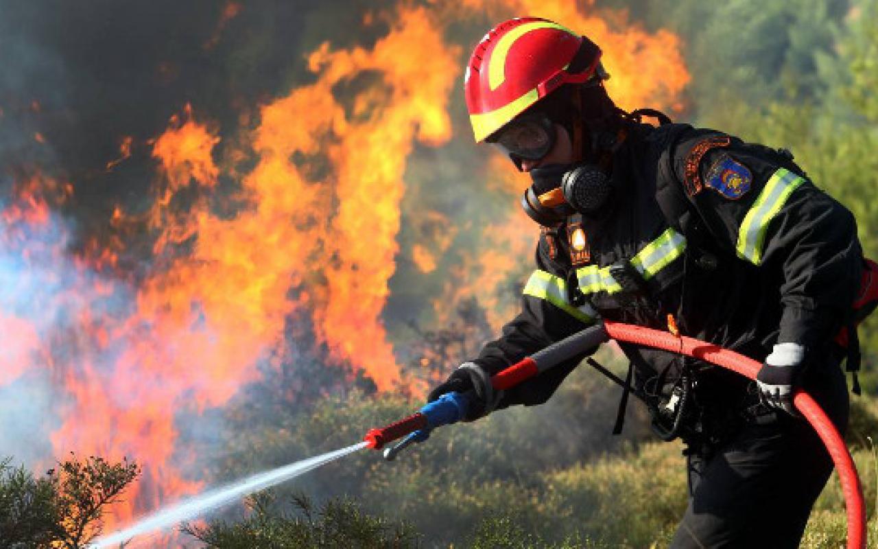 Συναγερμός από μεγάλη πυρκαγιά στο Ίνι