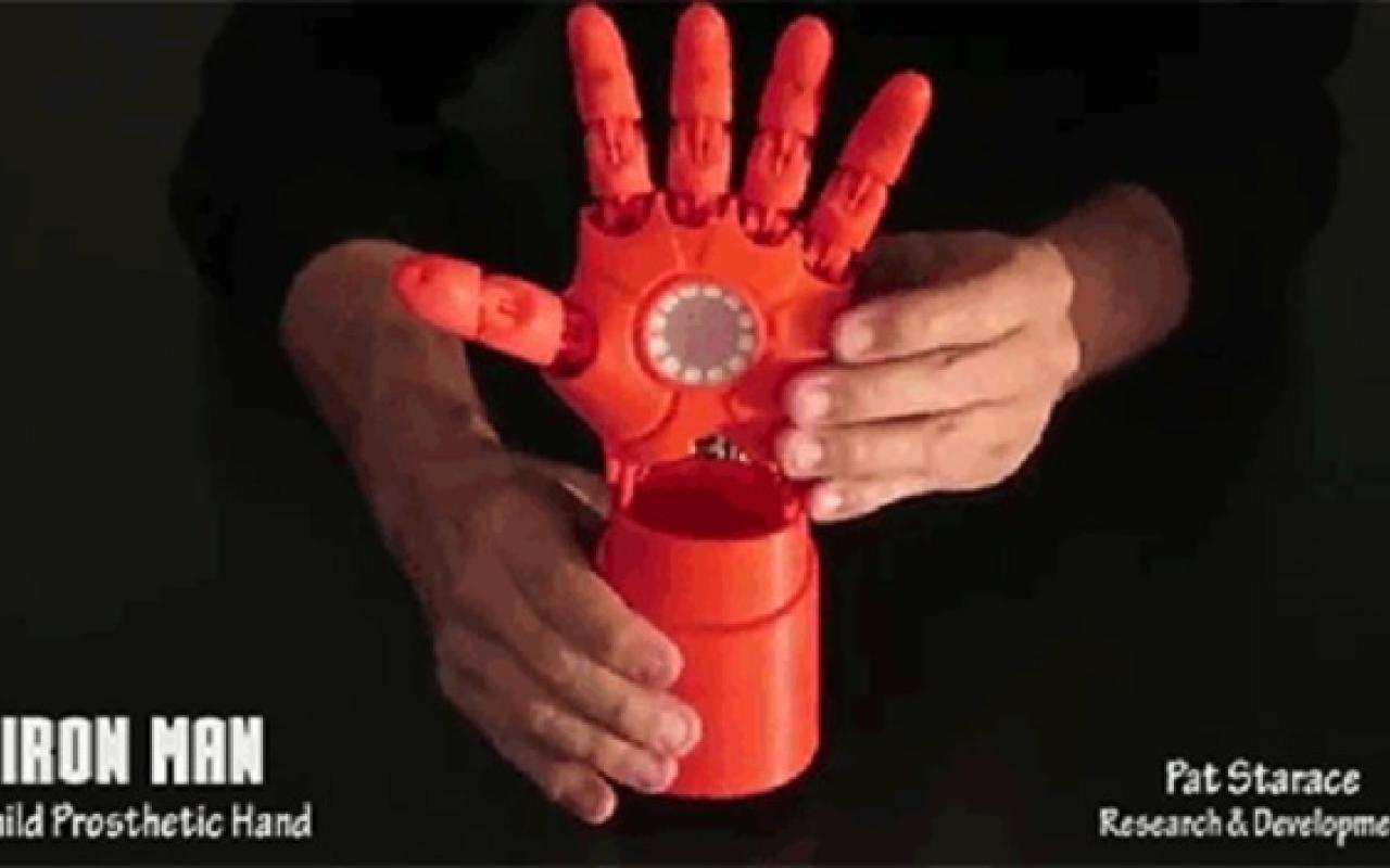 Προσθετικό χέρι για παιδιά από εκτυπωτή 3D! (βίντεο)