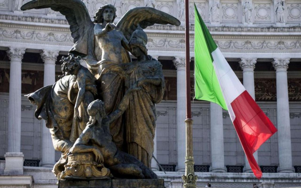 Ιταλία κορωνοϊος μεσίστιες σημαίες