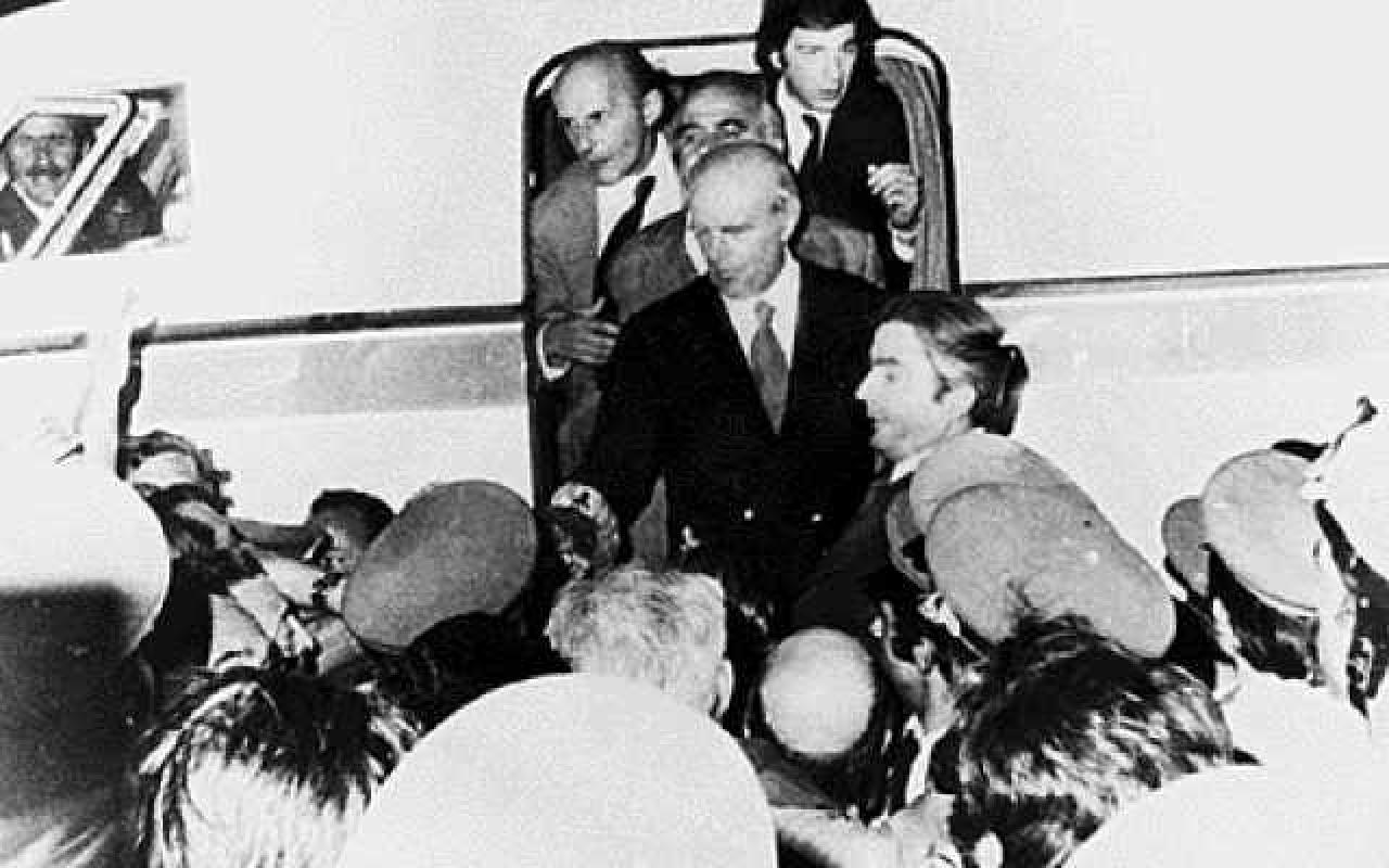 24 Ιουλίου 1974: Η επιστροφή του Καραμανλή στην Ελλάδα