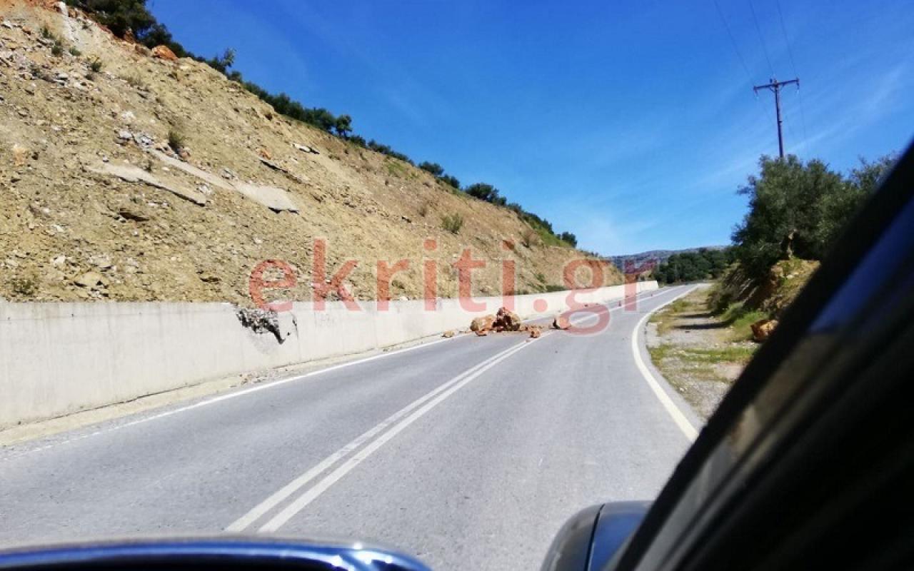 Επικίνδυνη για τους οδηγούς η πτώση βράχων