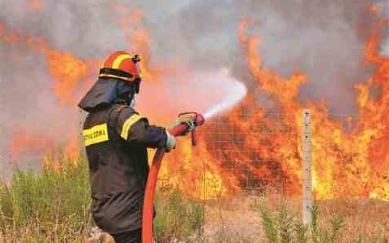 Υπό μερικό έλεγχο οι φωτιές στο νομό Χανίων