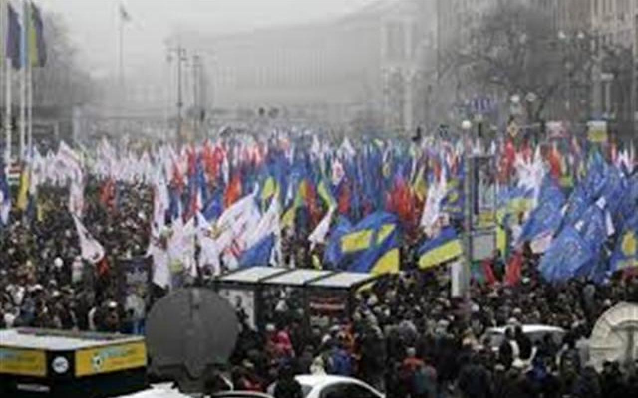  70.000 διαδηλωτές στο κέντρο του Κιέβου