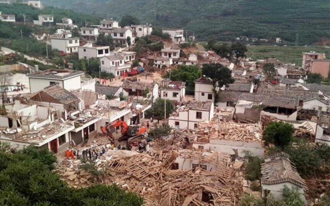 Πάνω από 380 οι νεκροί από τον ισχυρό σεισμό στην Κίνα